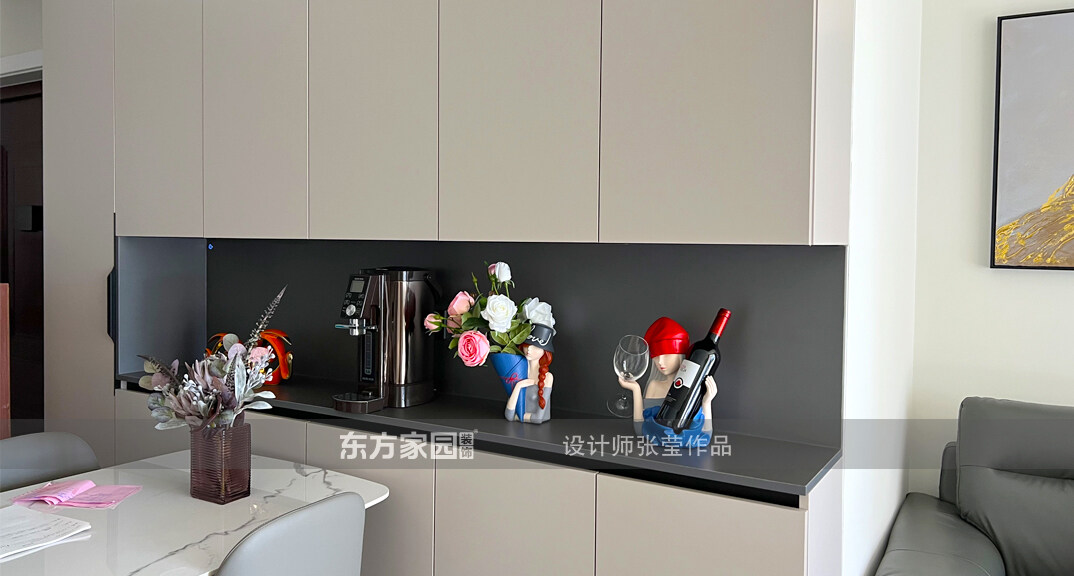 北涧圣水苑95㎡三室一厅餐厅餐边柜轻奢风格装修实景图.jpg